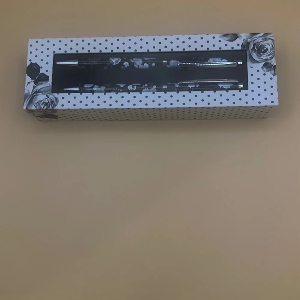 Kate Windgate Designs Black and White 2 pens-NWOT